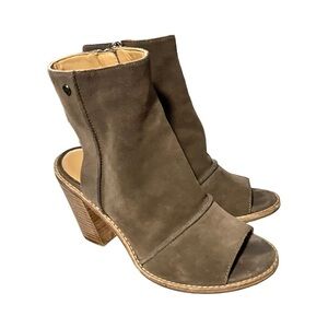 UGG Valencia Peep Toe Bootie Size 7.5 Dark Taupe